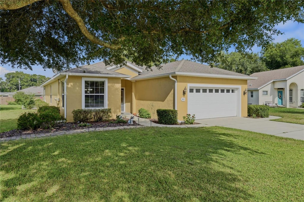 Photo of 81 Twin Lake Cir, Umatilla, FL 32784 (MLS # G5114906)