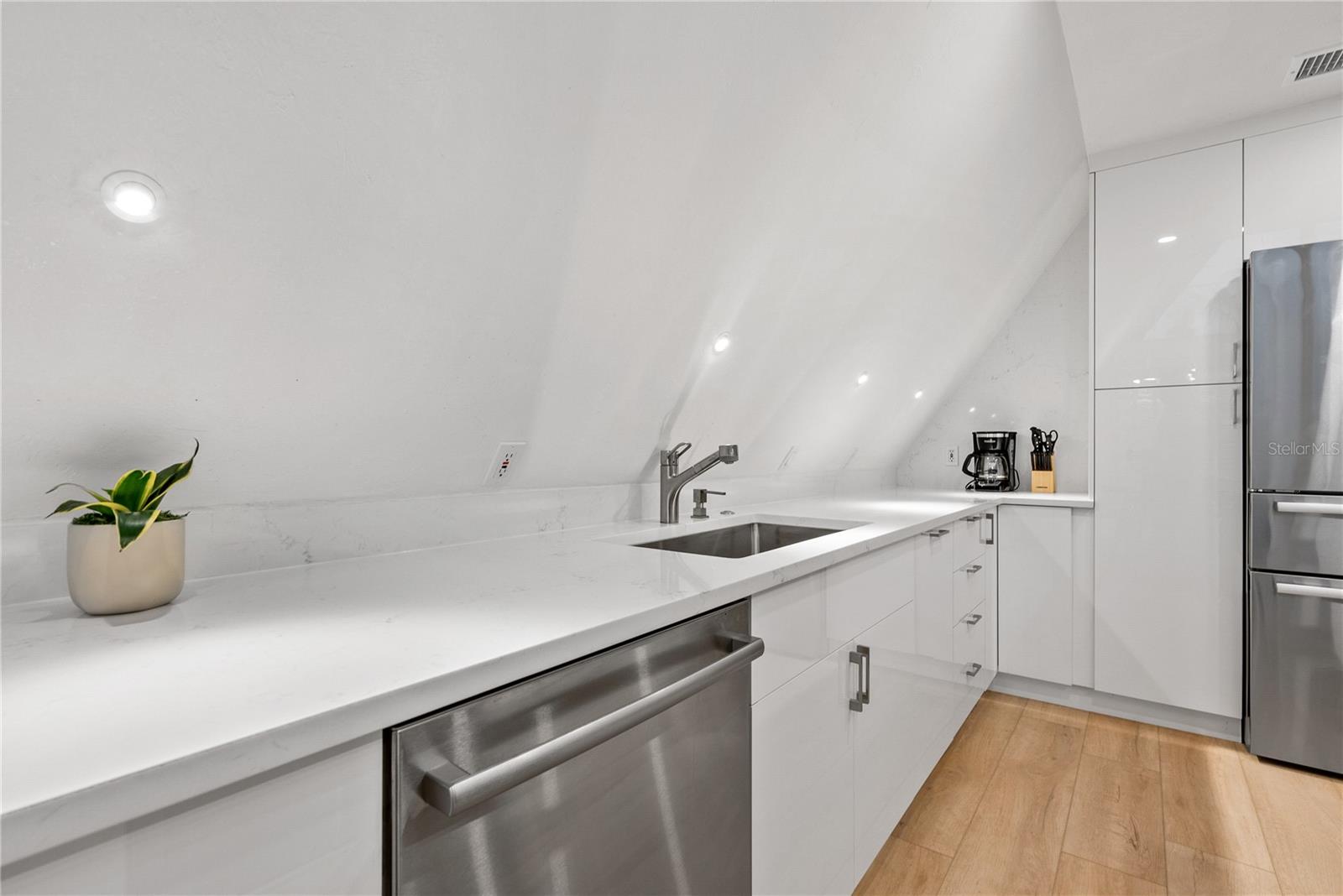 HIGH POINT CIRCLE - Residential Lease