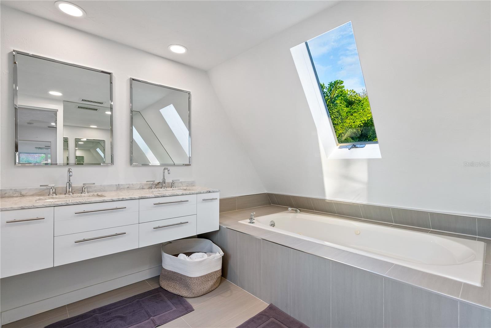 HIGH POINT CIRCLE - Residential Lease