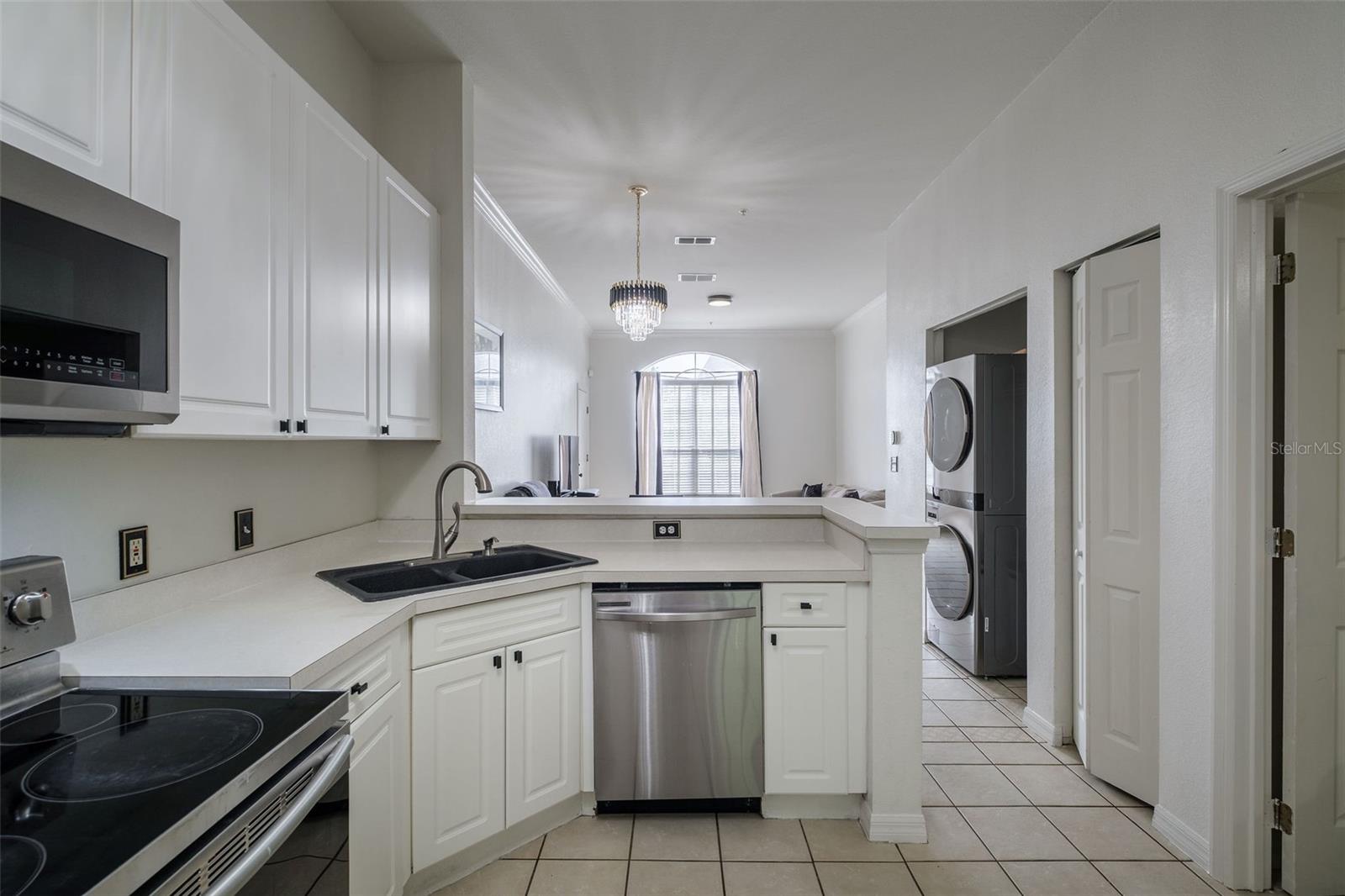HUNTERS POINTE AT HUNTERS RESERVE A CONDO - Residential