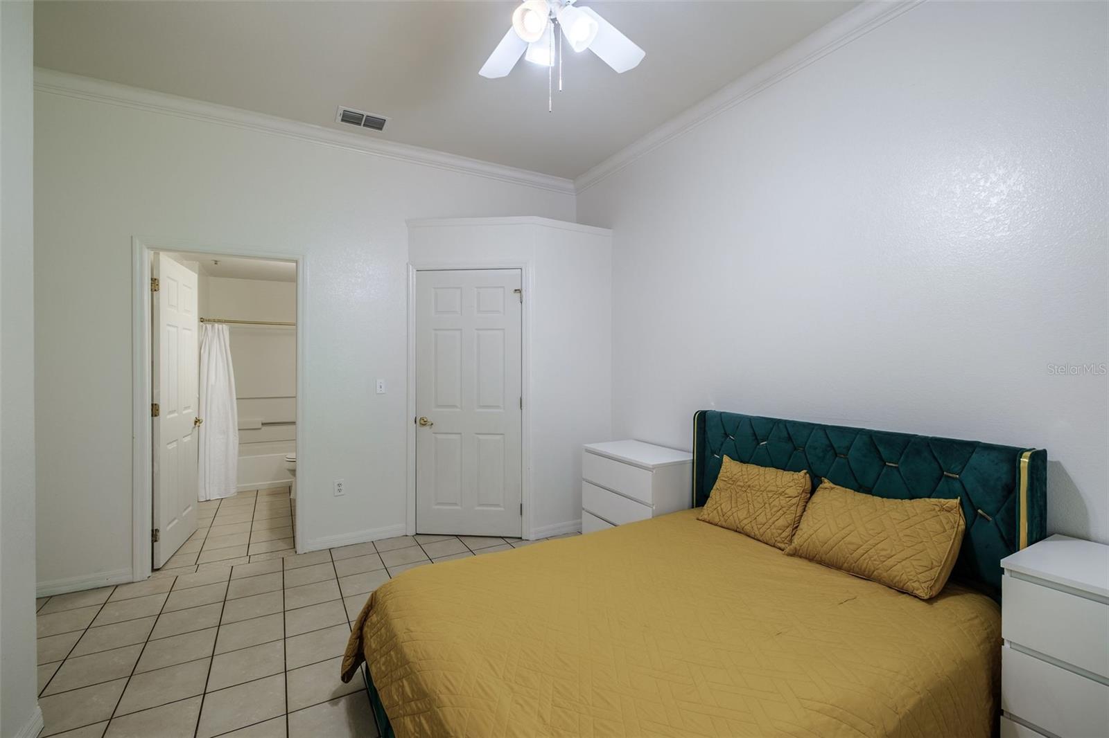 HUNTERS POINTE AT HUNTERS RESERVE A CONDO - Residential