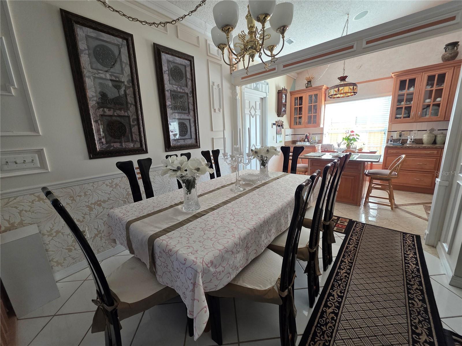 866 E CHARING CROSS CIRCLE