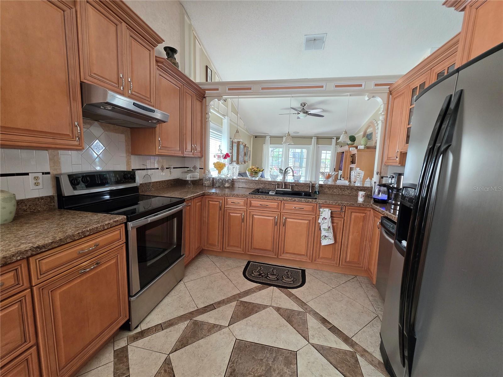 866 E CHARING CROSS CIRCLE