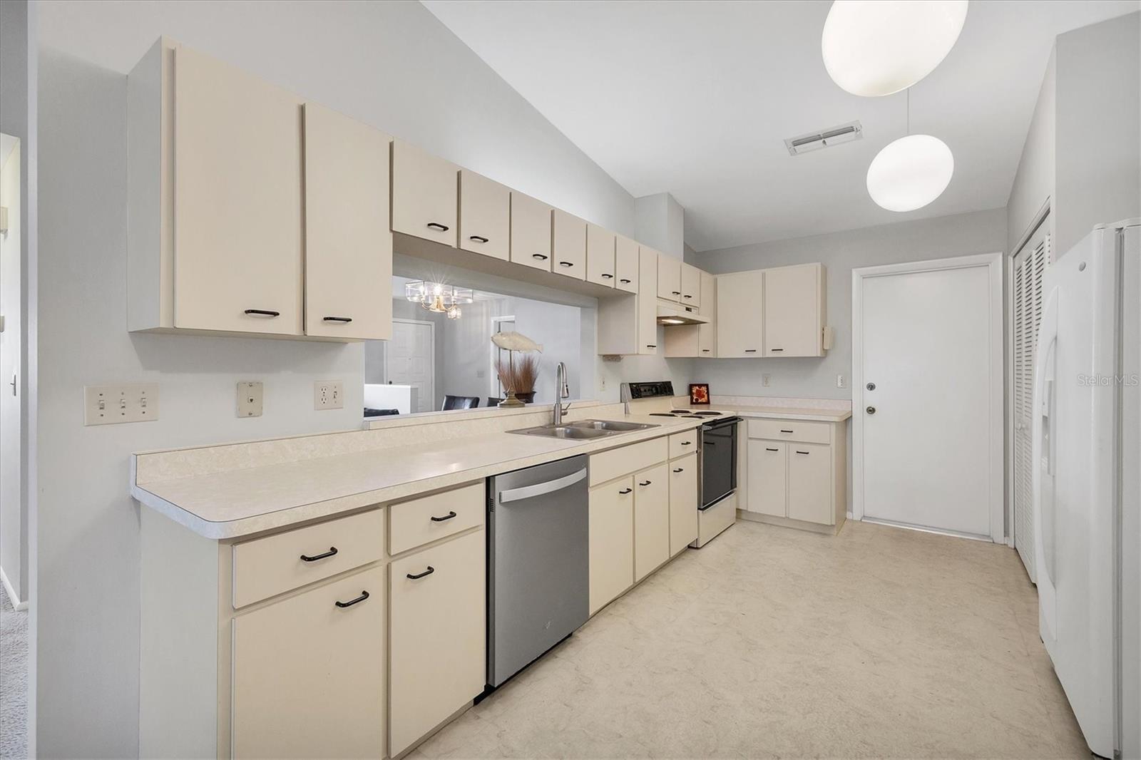 CRESTWOOD VILLAGE OF SARA 3 - Residential