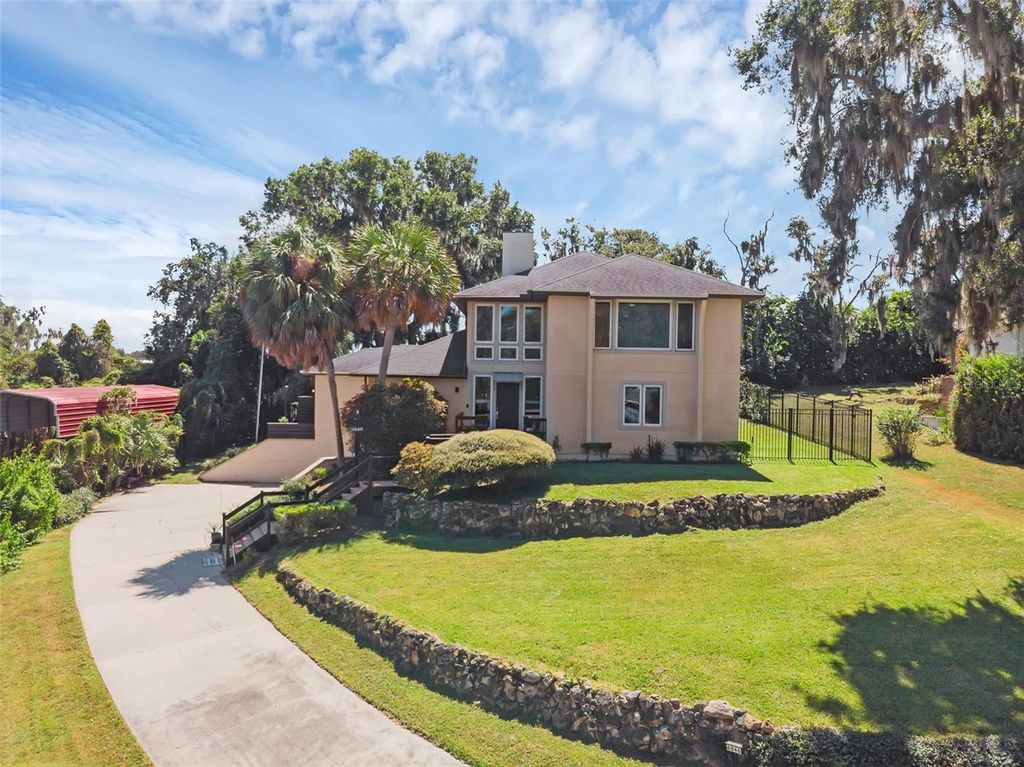 Photo of 6846 Lake View Drive, Yalaha, FL 34797 (MLS # G5103601)