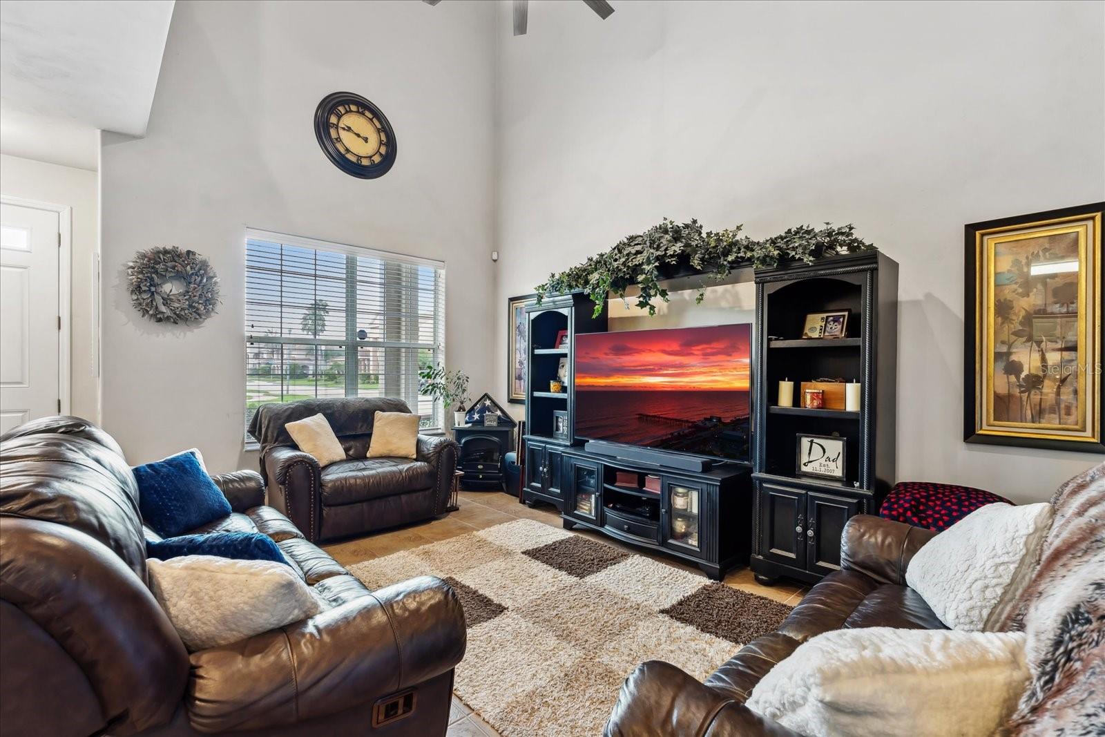 VENETIAN BAT UN 01 PH 01B - Residential