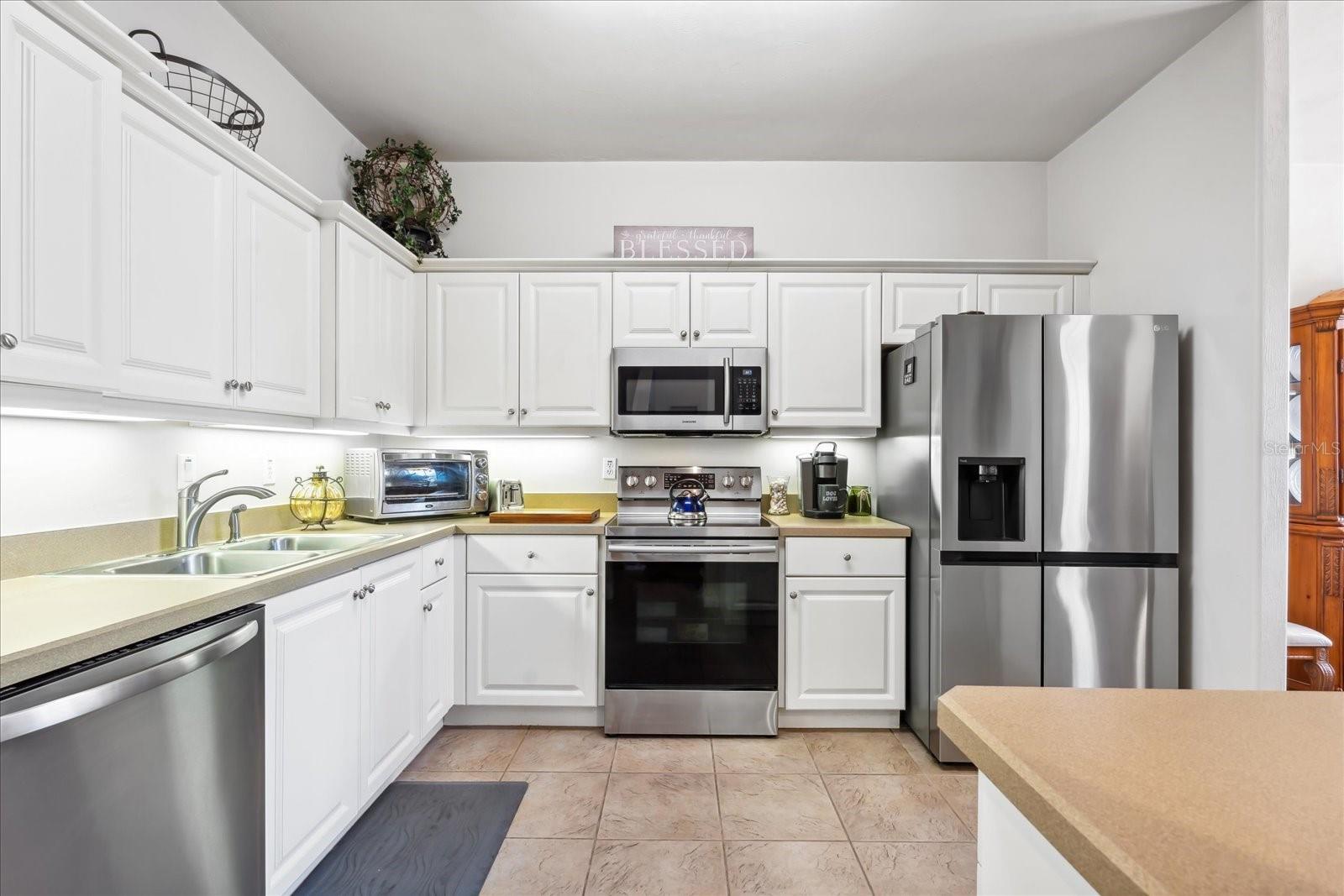 VENETIAN BAT UN 01 PH 01B - Residential