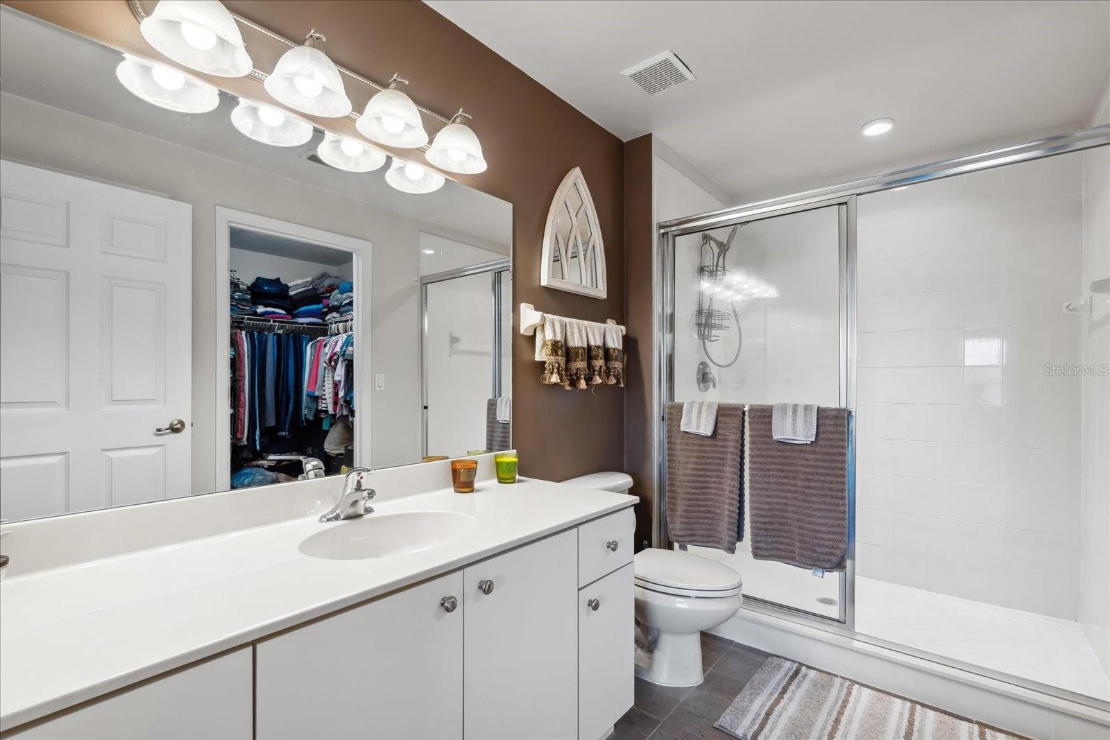 VENETIAN BAT UN 01 PH 01B - Residential