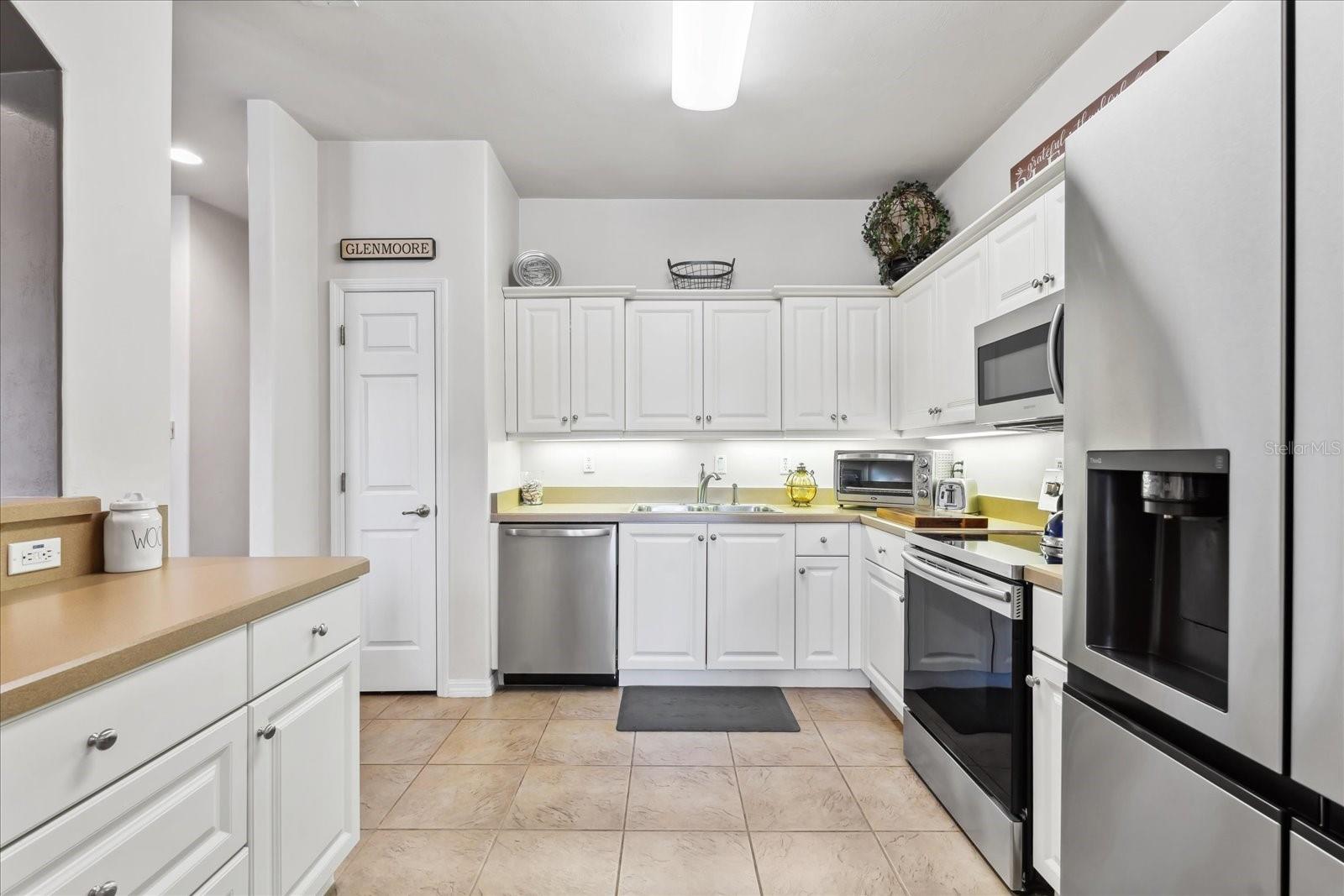 VENETIAN BAT UN 01 PH 01B - Residential