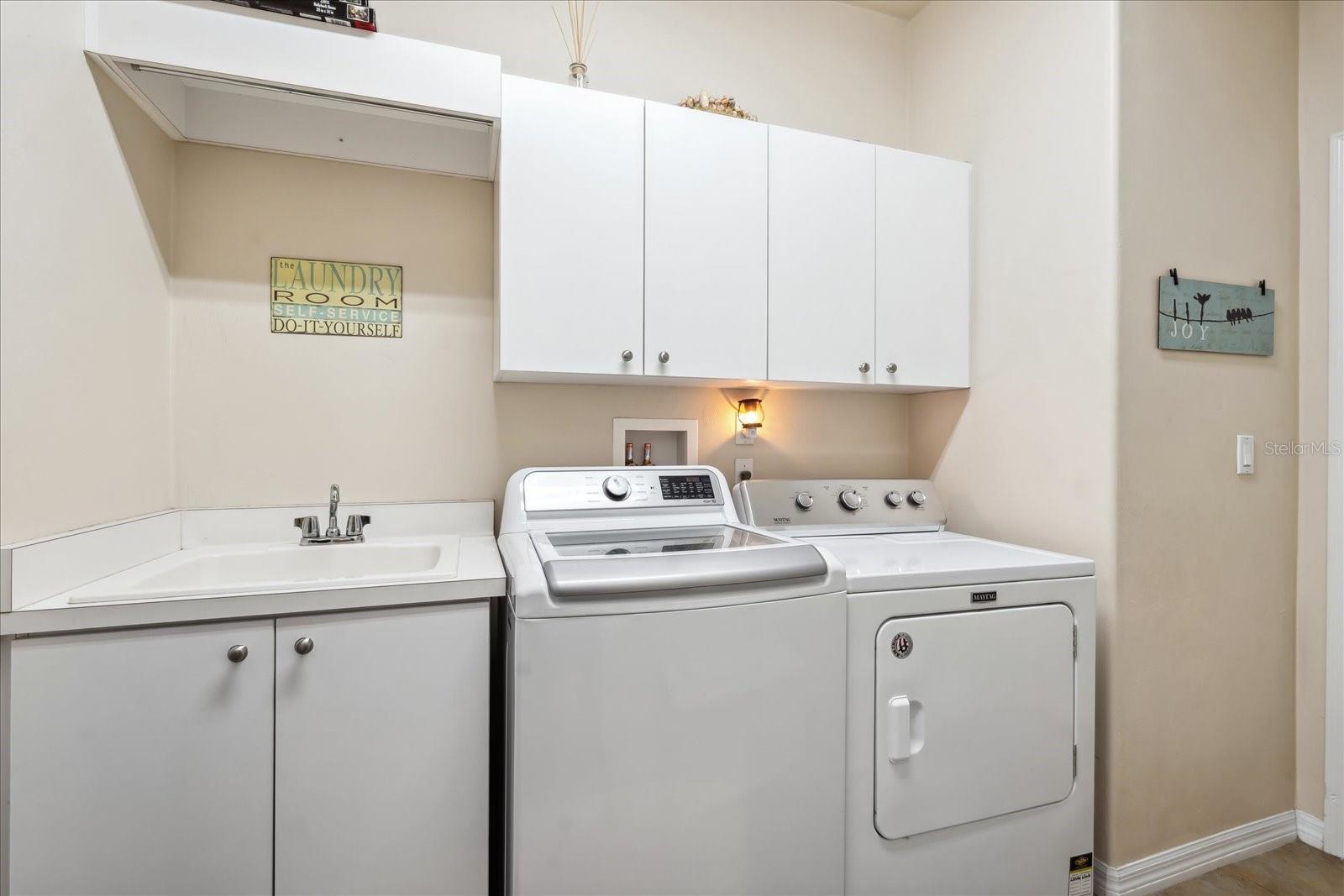 VENETIAN BAT UN 01 PH 01B - Residential