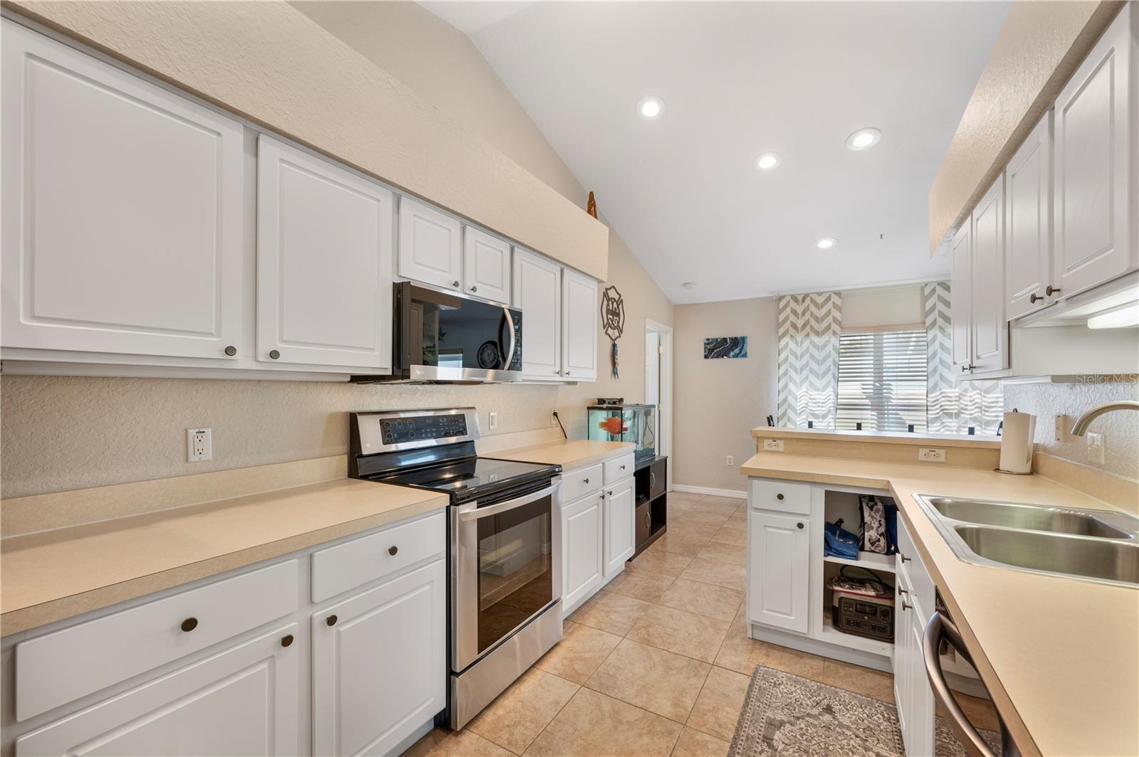 HUNTINGTON SUMMIT - Residential