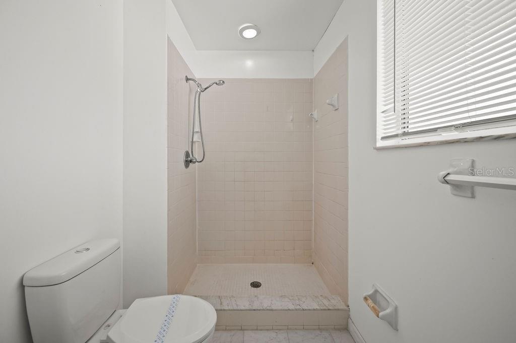 ALHAMBRA VILLAGE 01 - Residential