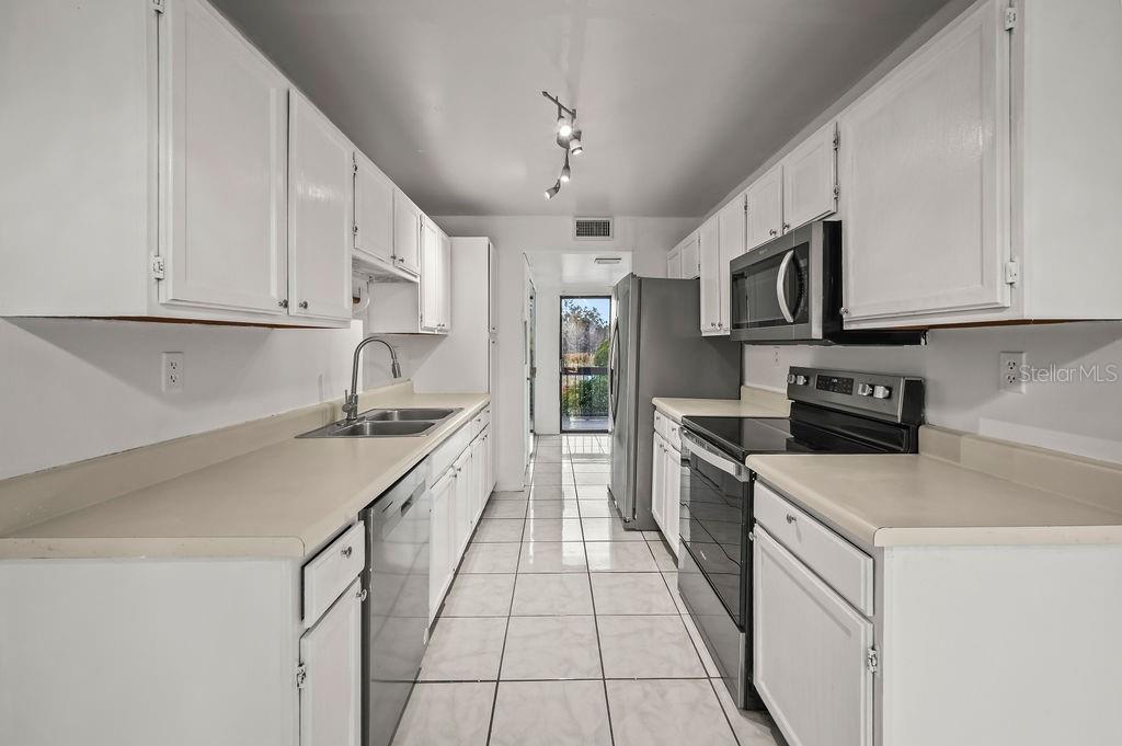 ALHAMBRA VILLAGE 01 - Residential