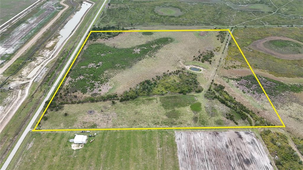 Photo of County Line Road E, Fort Meade, FL 33841 (MLS # OM728385)