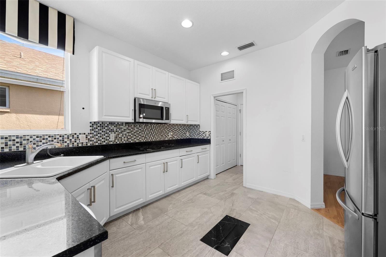 CARRIAGE RUN AT UNIVERSITY PLACE - Residential