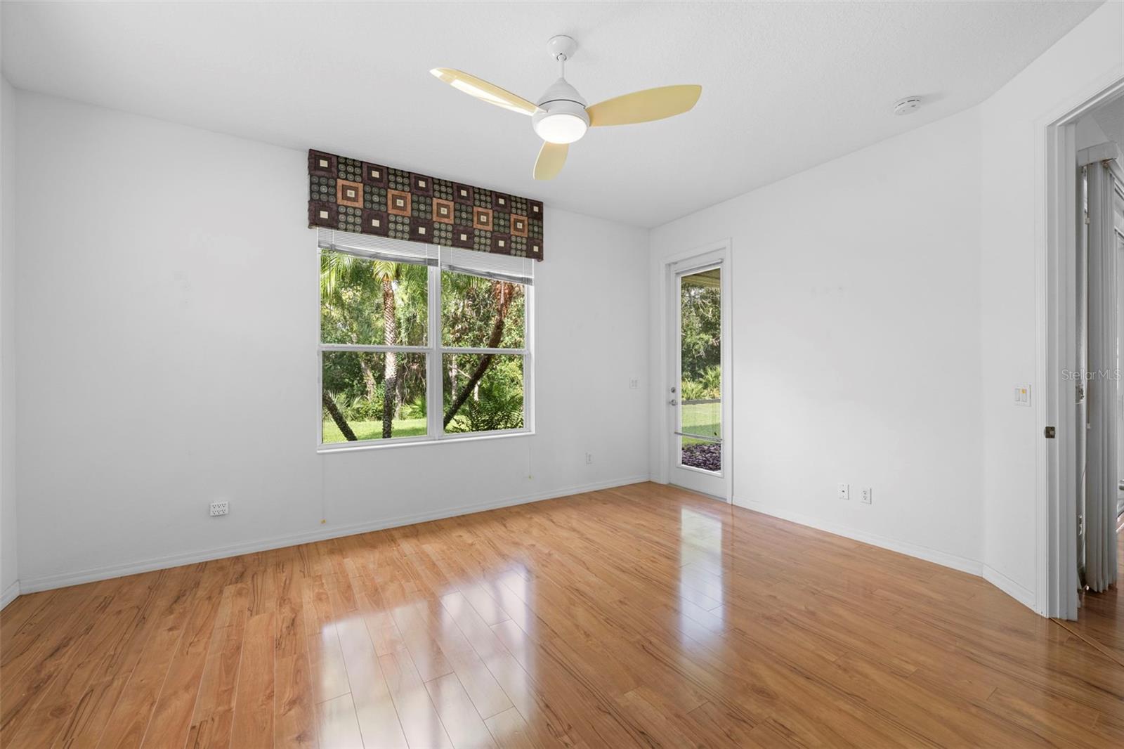 CARRIAGE RUN AT UNIVERSITY PLACE - Residential