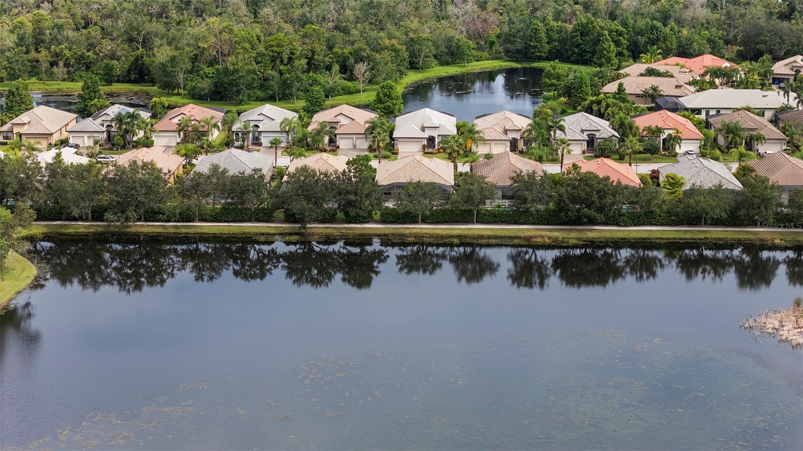 CARRIAGE RUN AT UNIVERSITY PLACE - Residential