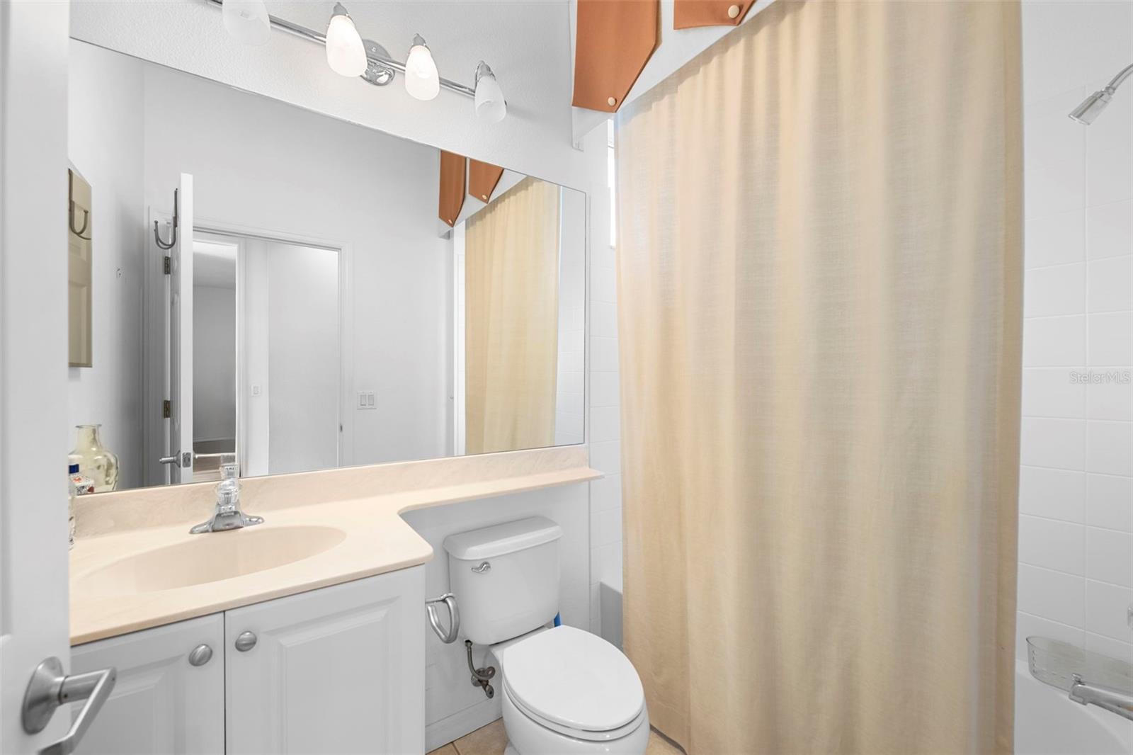 CARRIAGE RUN AT UNIVERSITY PLACE - Residential