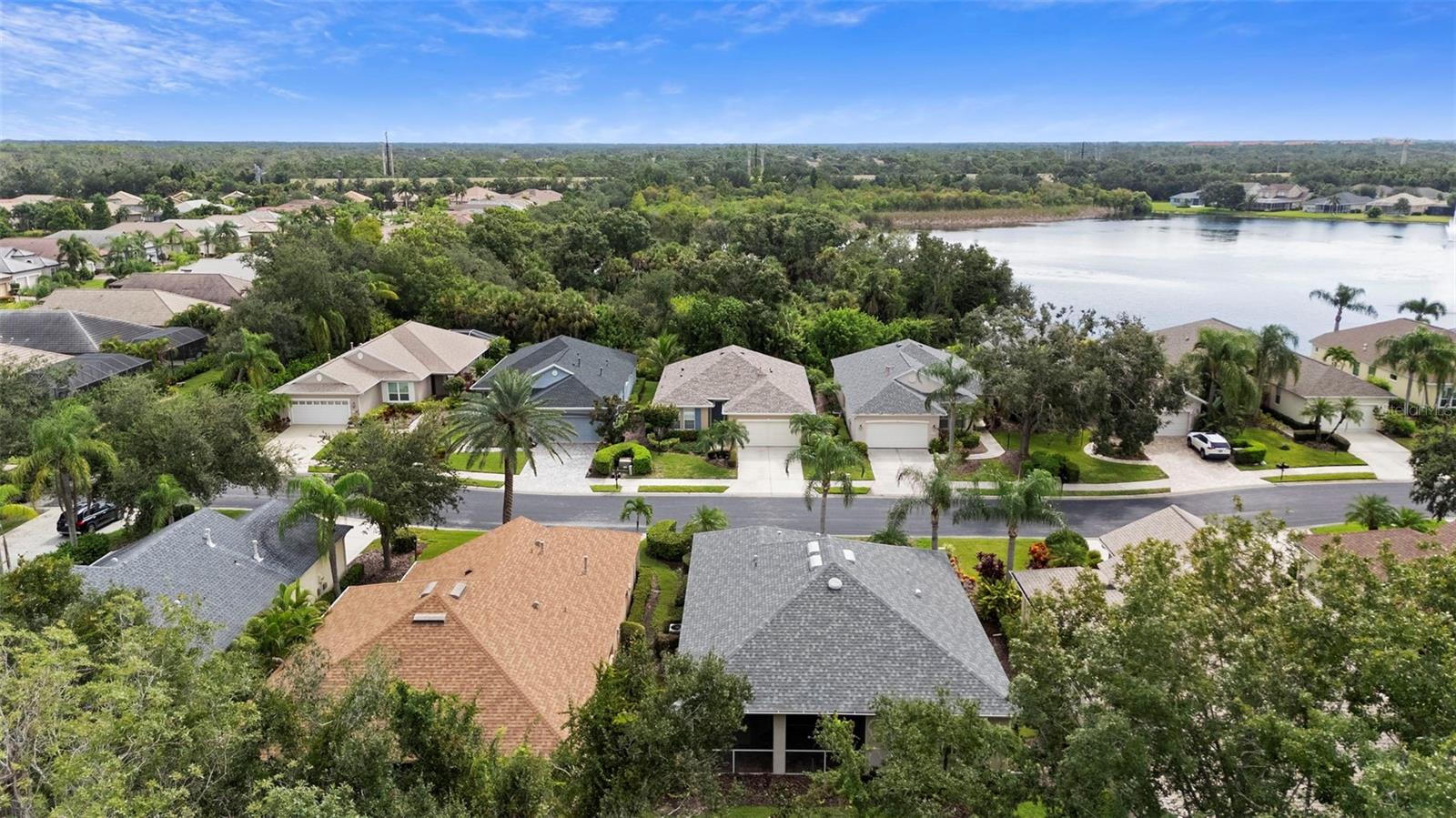 CARRIAGE RUN AT UNIVERSITY PLACE - Residential