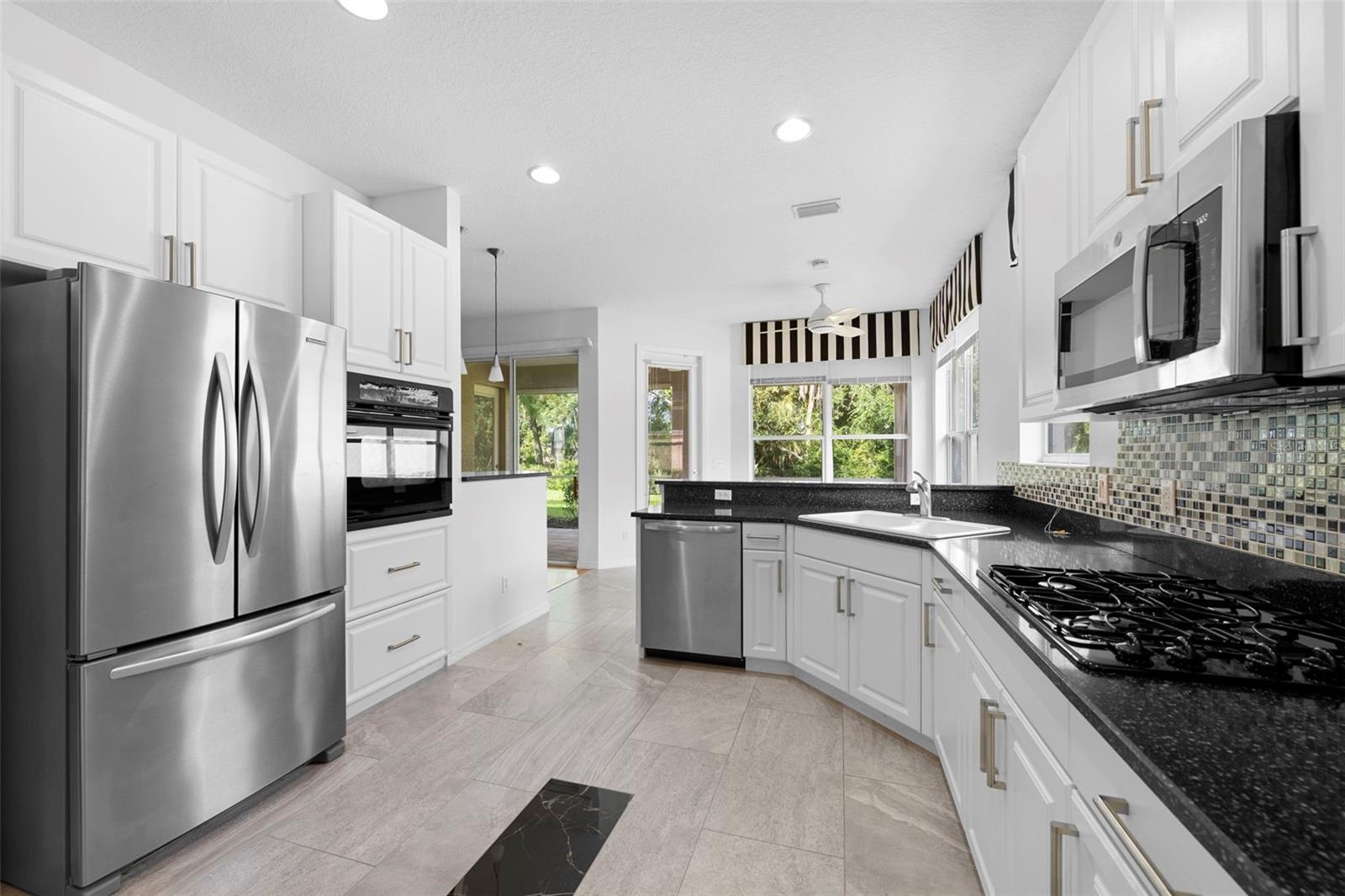 CARRIAGE RUN AT UNIVERSITY PLACE - Residential