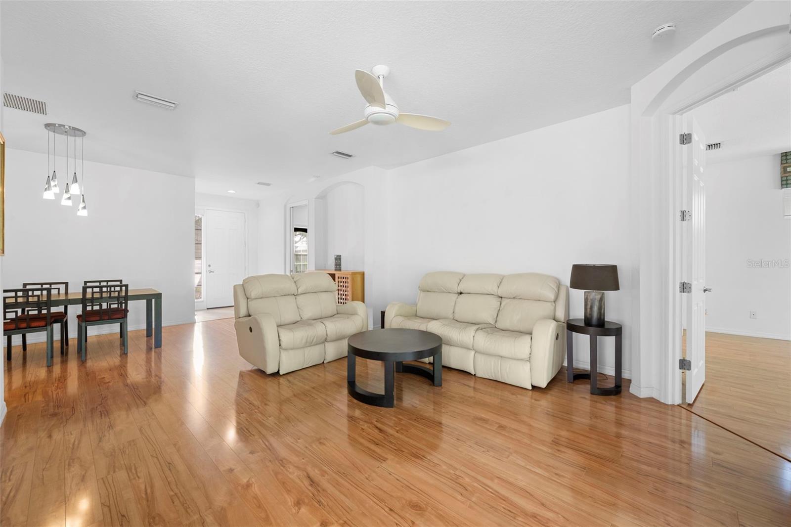 CARRIAGE RUN AT UNIVERSITY PLACE - Residential