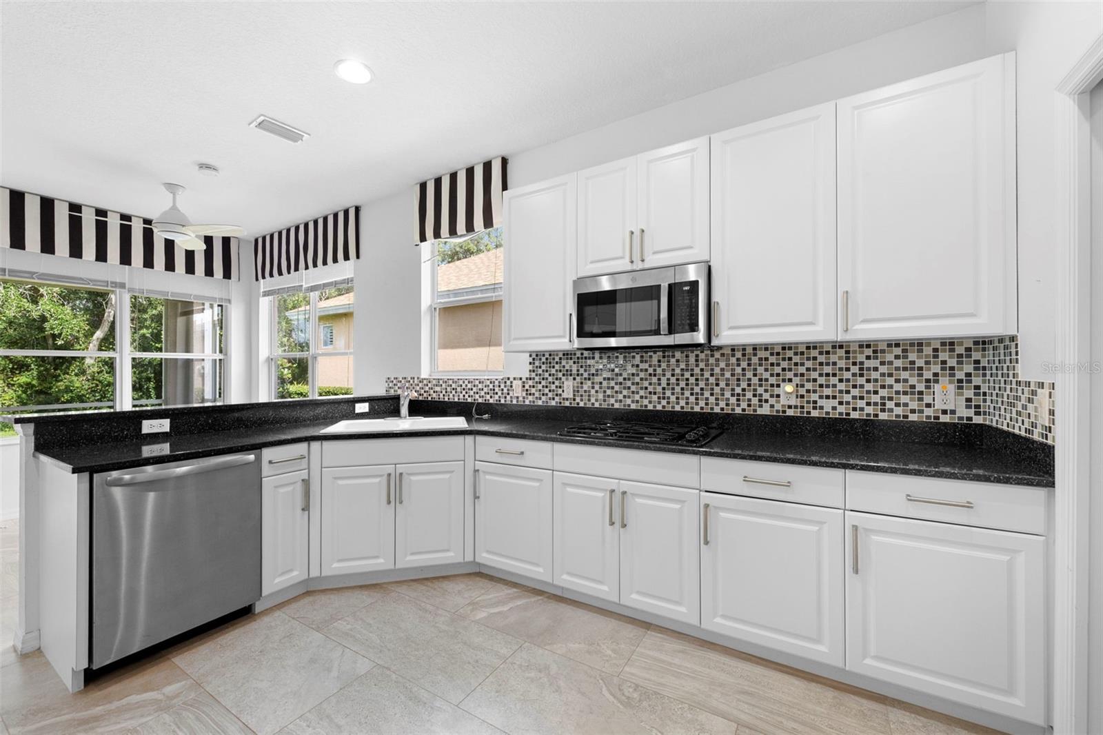 CARRIAGE RUN AT UNIVERSITY PLACE - Residential