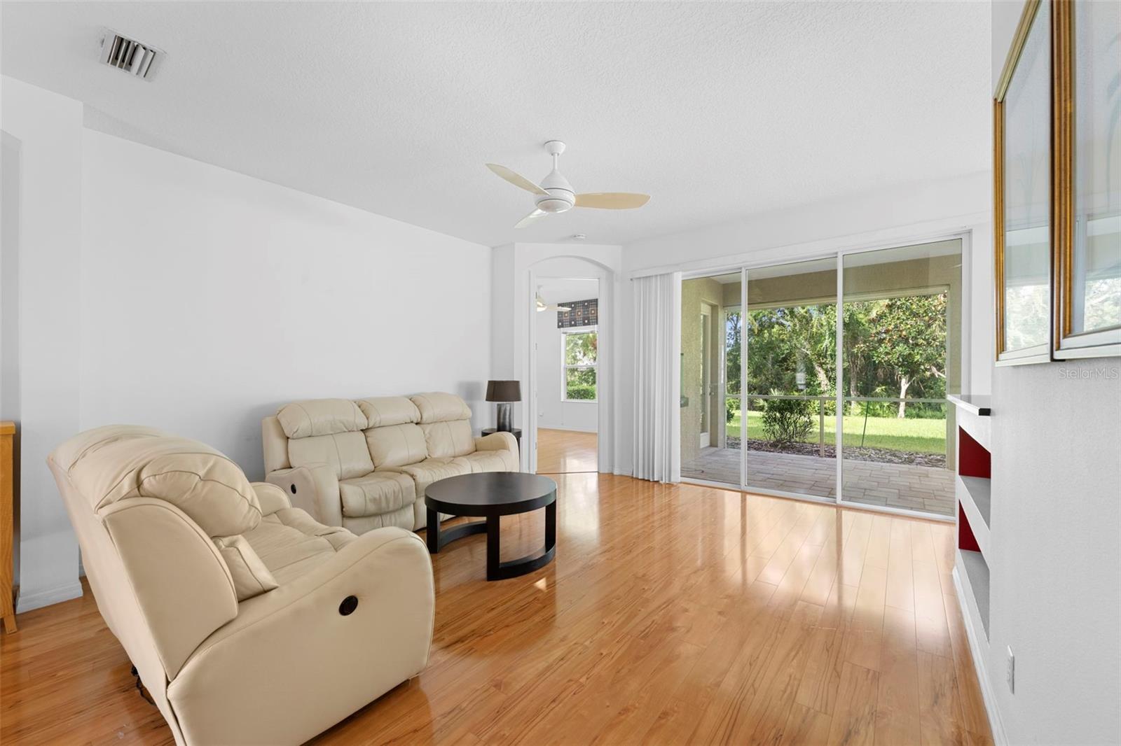 CARRIAGE RUN AT UNIVERSITY PLACE - Residential