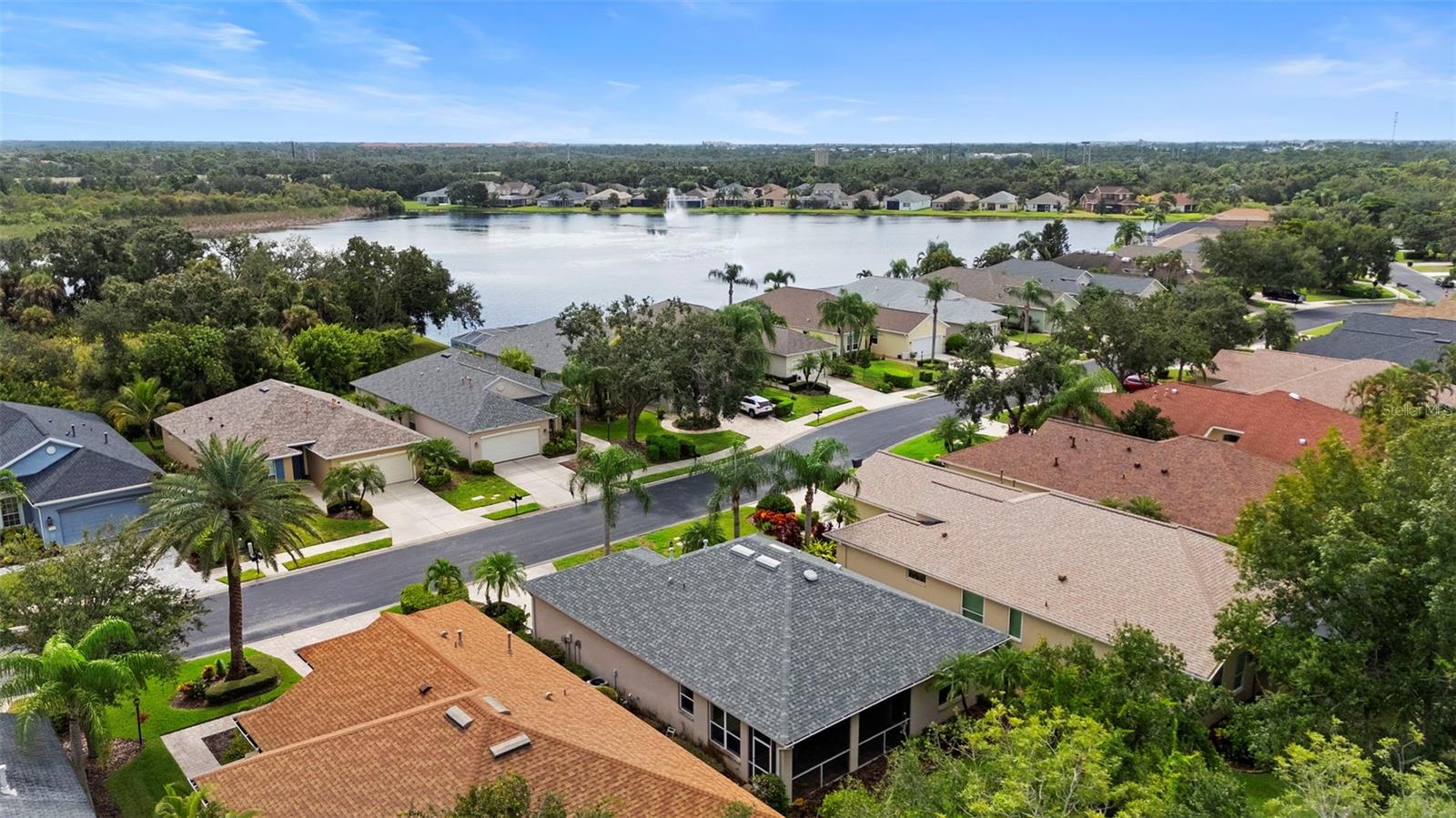 CARRIAGE RUN AT UNIVERSITY PLACE - Residential