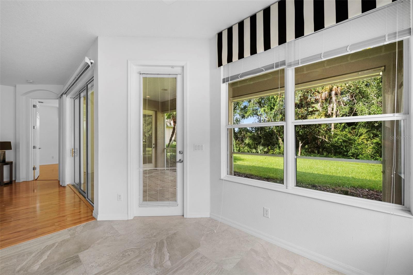 CARRIAGE RUN AT UNIVERSITY PLACE - Residential