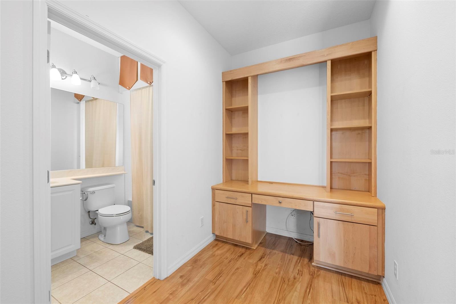 CARRIAGE RUN AT UNIVERSITY PLACE - Residential