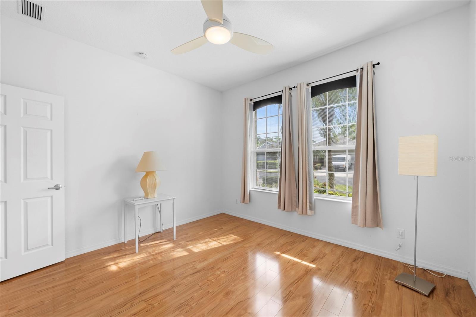 CARRIAGE RUN AT UNIVERSITY PLACE - Residential