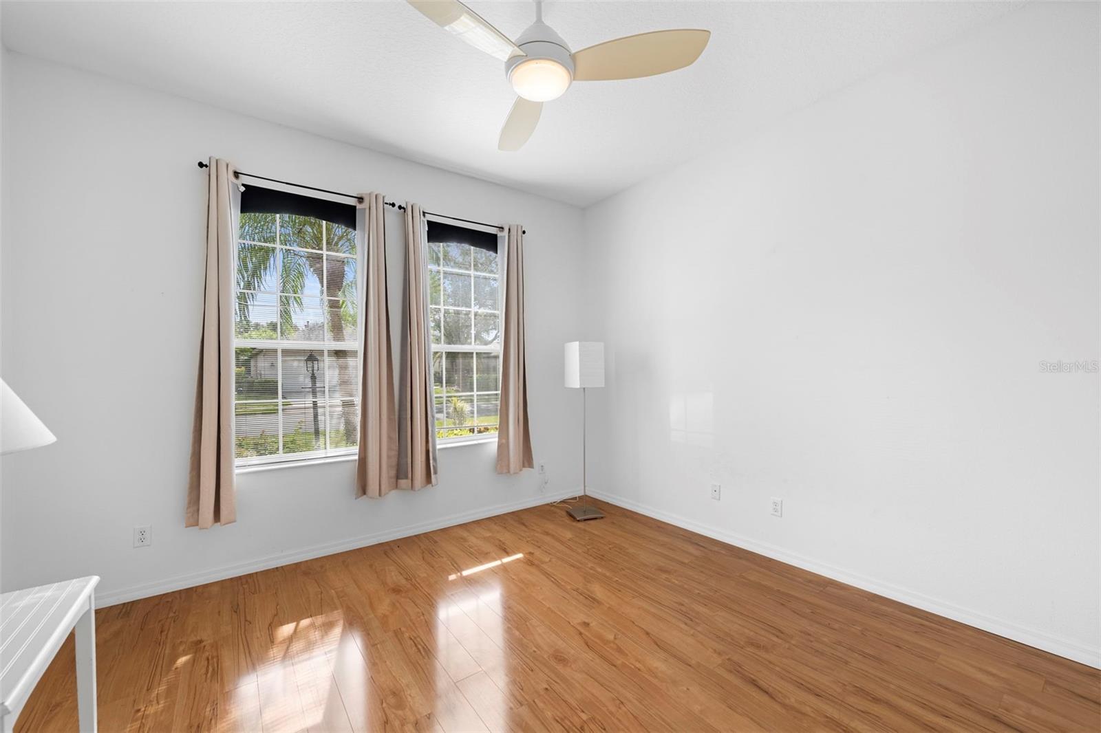 CARRIAGE RUN AT UNIVERSITY PLACE - Residential