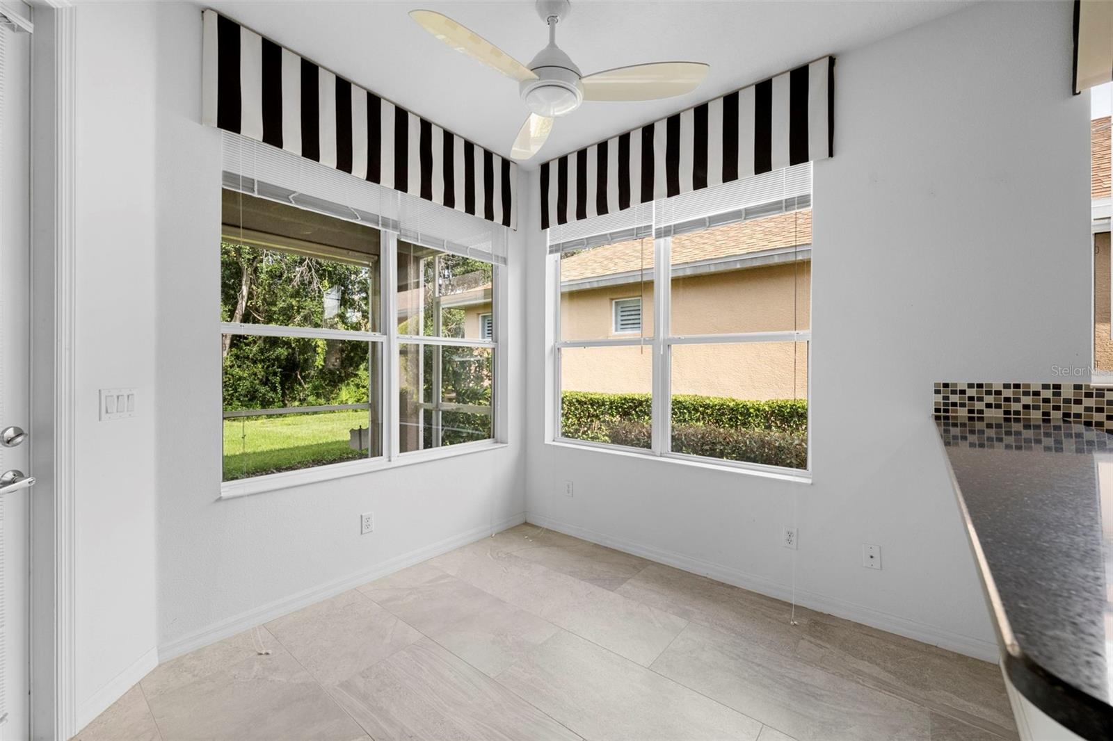 CARRIAGE RUN AT UNIVERSITY PLACE - Residential