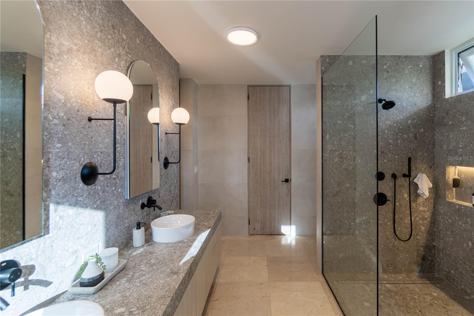 PASEO SAN JUAN - Residential