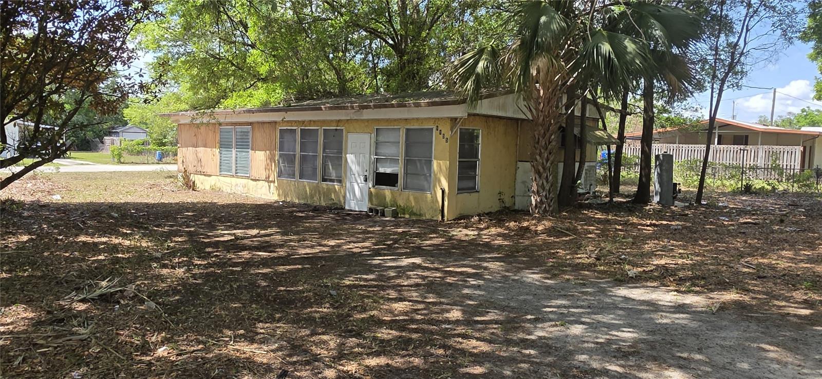 Handyman special doublewide mobile home on decent sized parcel. Needs repairs and is priced to sell. Large 130'x100' corner lot. Paved road. Just minutes from Publix, Winn-Dixie, Walmart, Home Depot, Lowes, and lots of shopping. Around the corner from Lake Weir public boat ramp. Easy drive into downtown Belleview and the Villages. Might consider seller financing with at least $20,000 down at 10% interest rate, 10 year (or shorter) term - but cash is king. Let's make a deal.