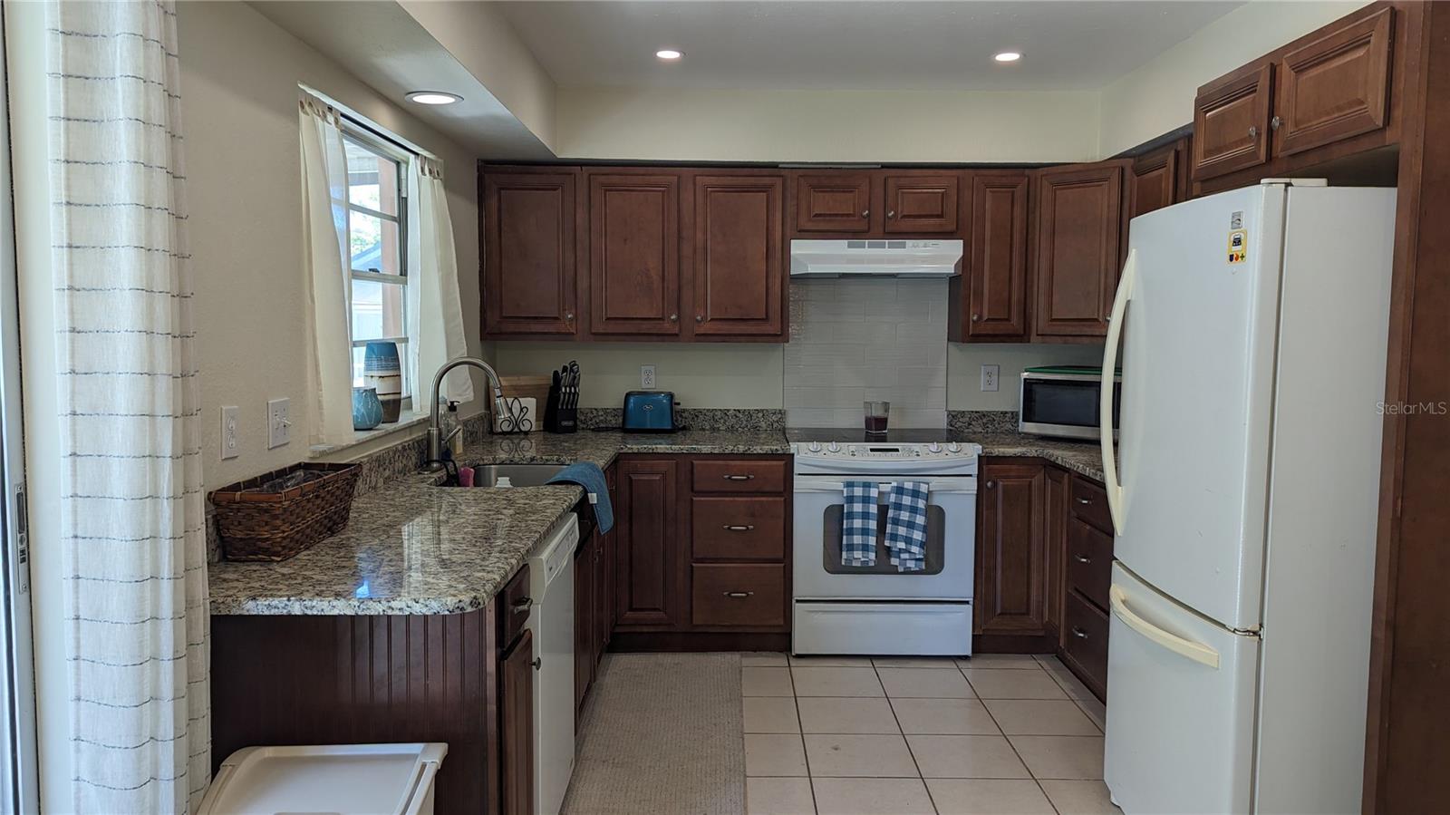 CARNEYS SUB - Residential Lease