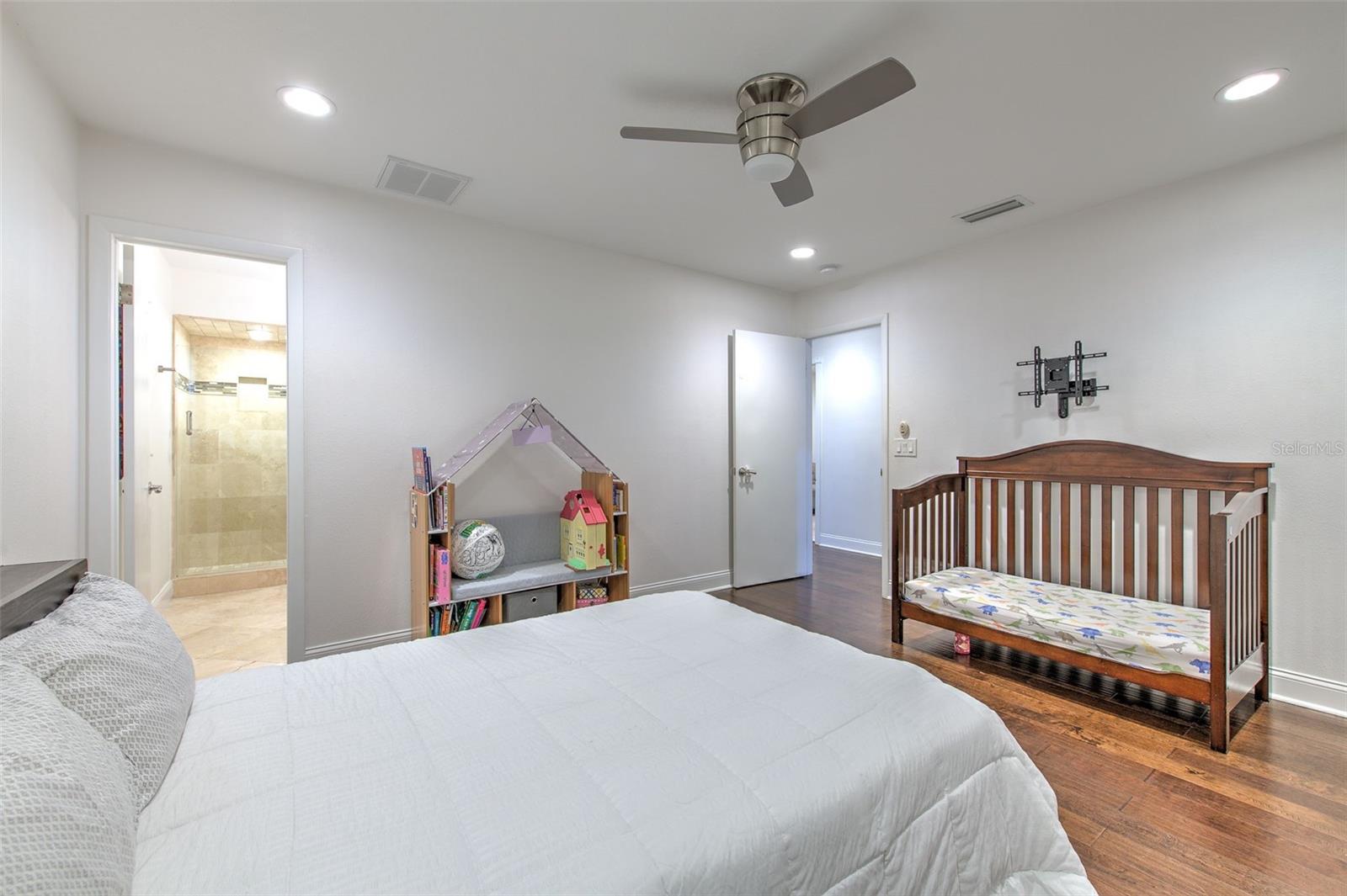 FOREST HILLS - Residential