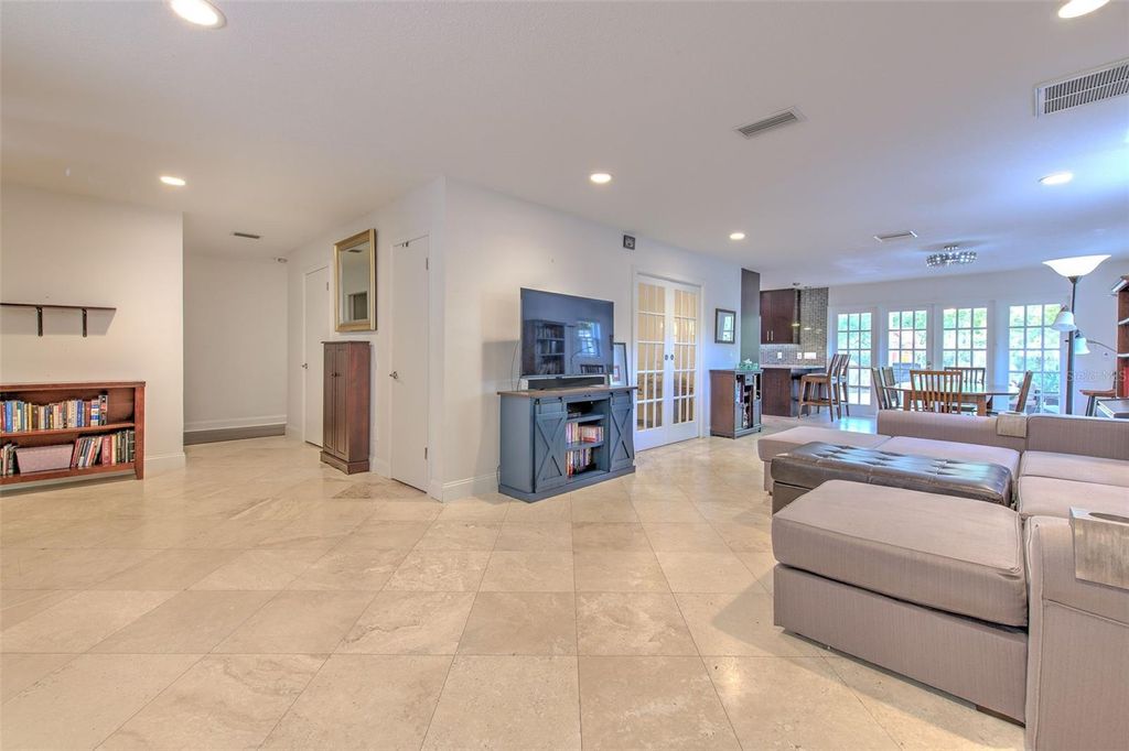 Photo of 3208 W Hawthorne Road, Tampa, FL 33611 (MLS # TB8479770)