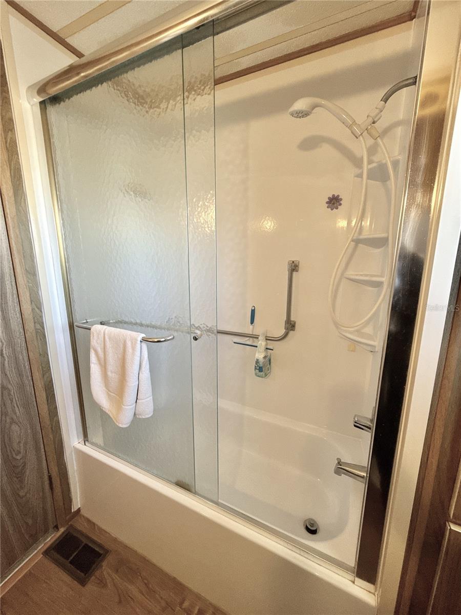 MOBEL AMERICANA MOBILE HOME PARK UNREC - Residential Lease