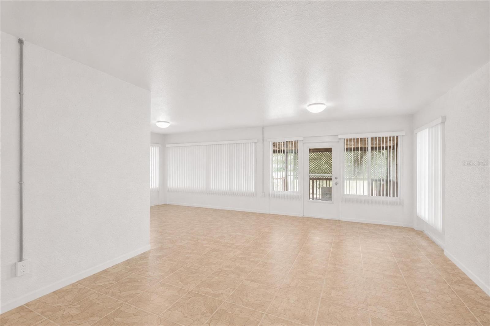 LAKE TROPICANA RANCHETTES - Residential
