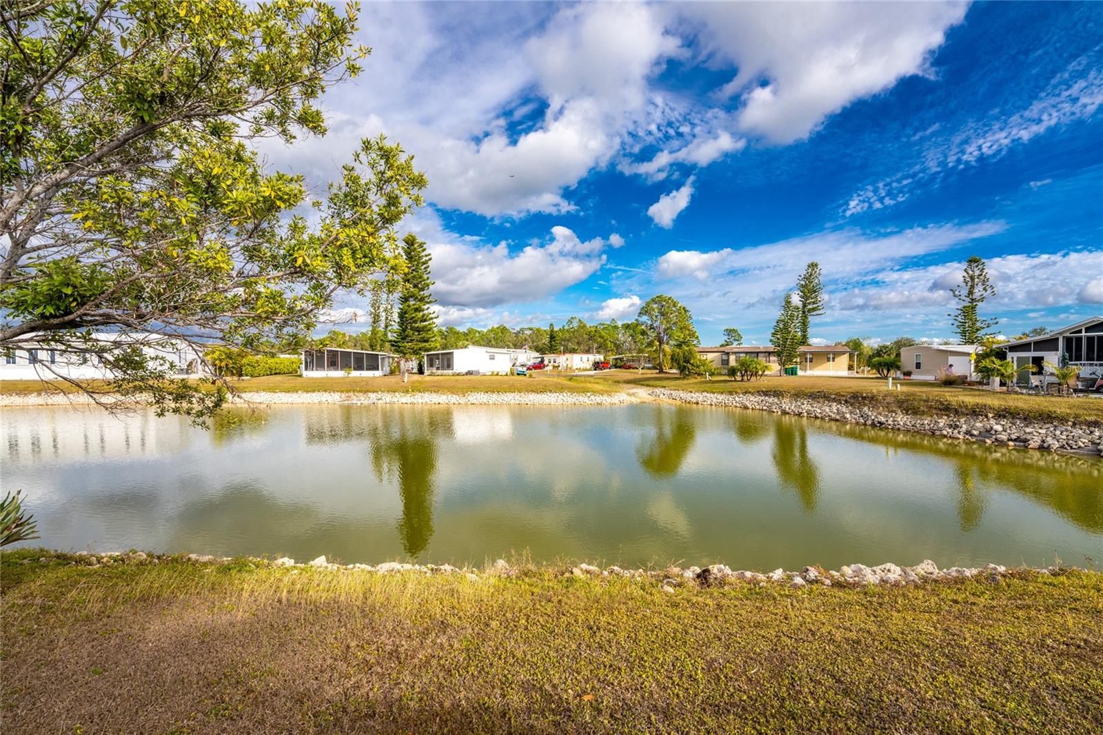 VILLAGE HOLIDAY LAKE - Residential