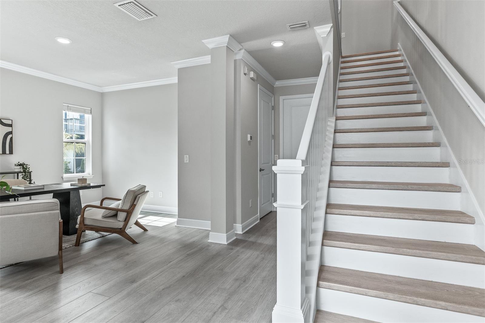 2110 W AZEELE STREET