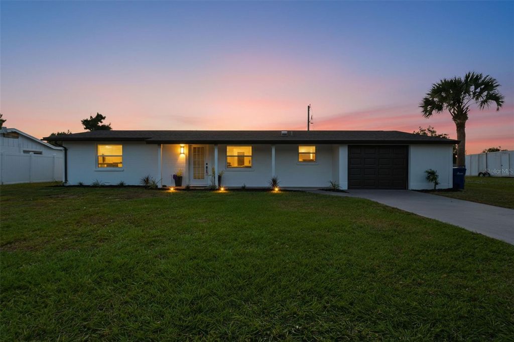 Photo of 121 Sandhurst Drive, Venice, FL 34293 (MLS # A4677151)