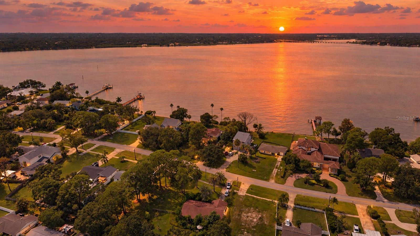 600 SHORE DRIVE E