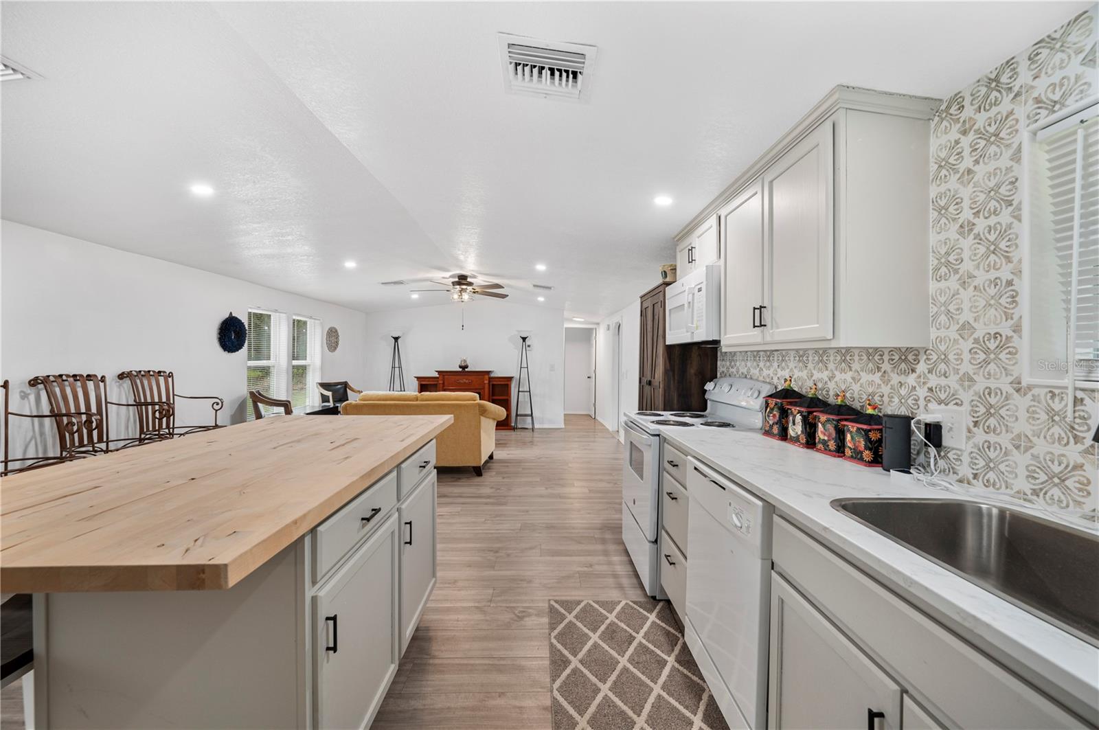 MEADOW GROVE - Residential Lease