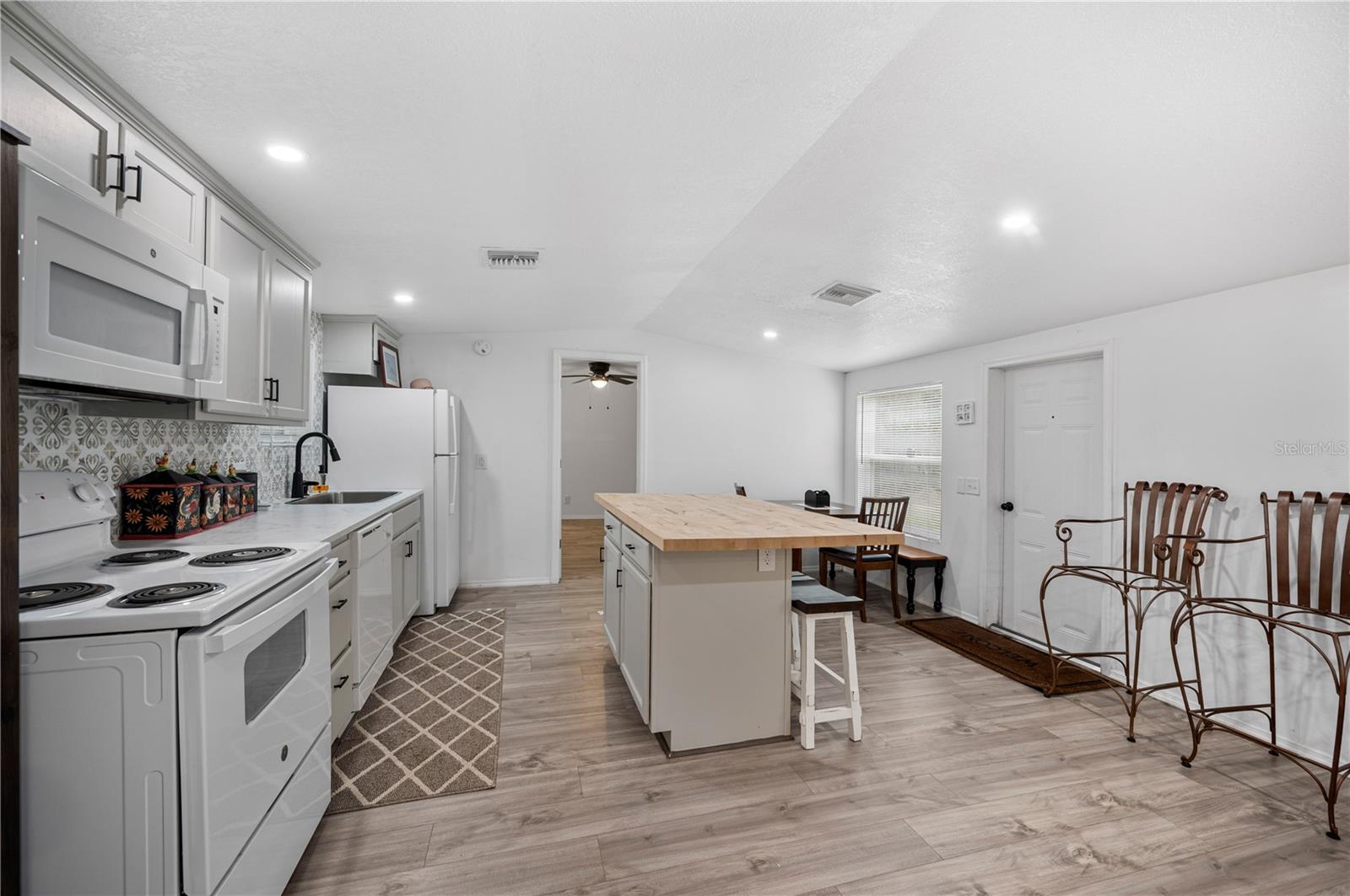 MEADOW GROVE - Residential Lease