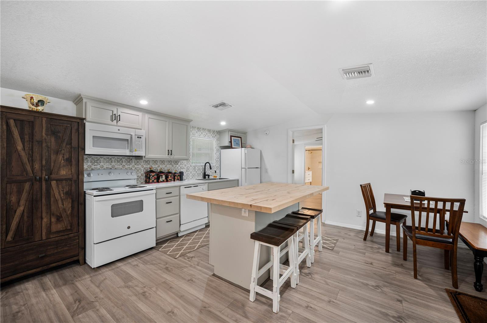 MEADOW GROVE - Residential Lease