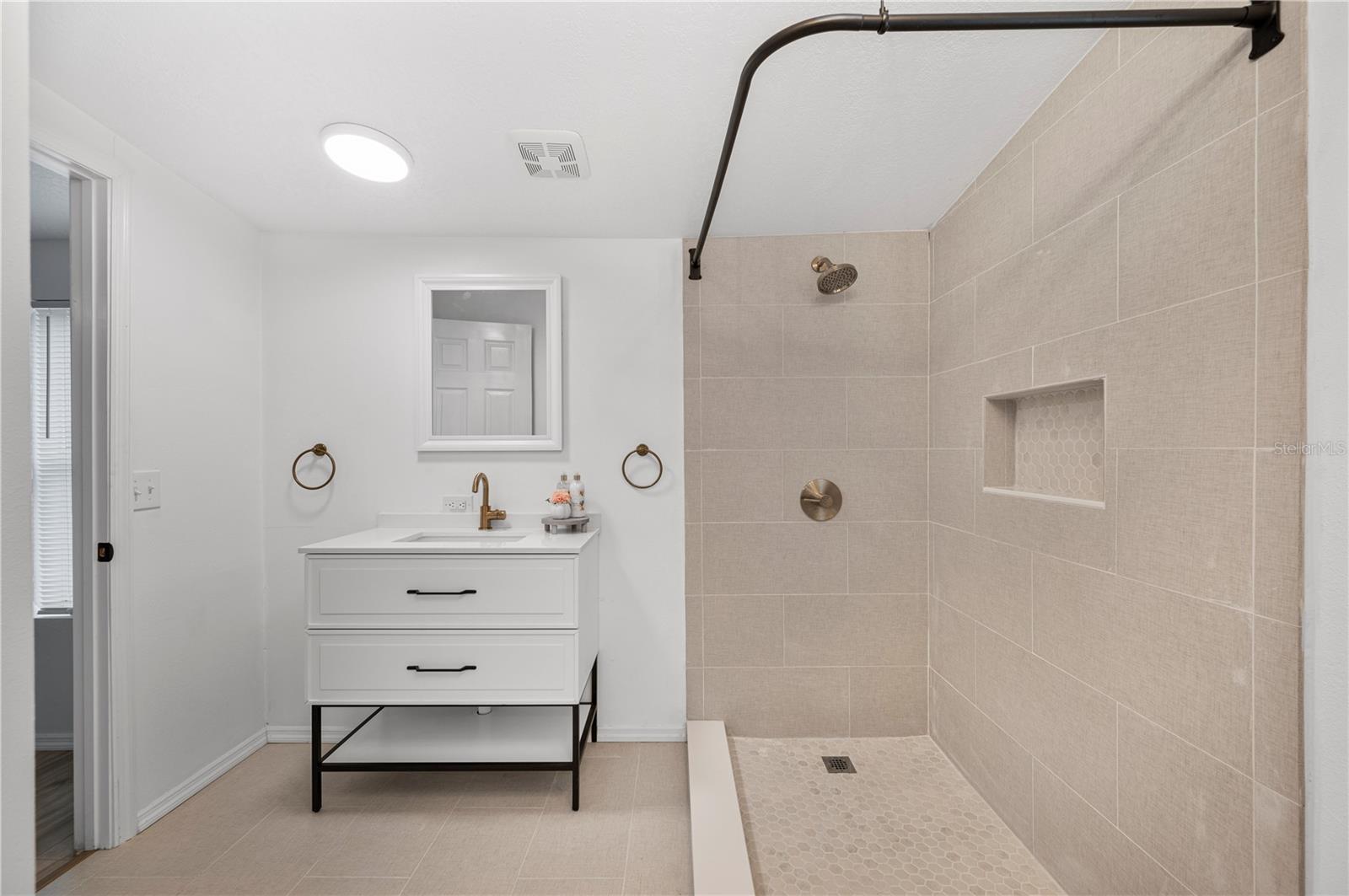 MEADOW GROVE - Residential Lease