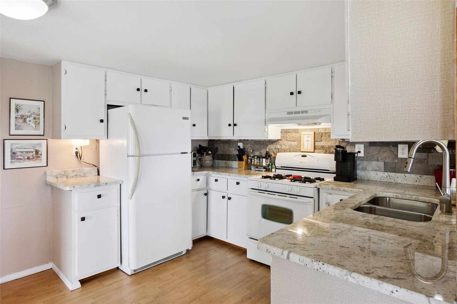 TAVARES, TAVARES HOMEOWNERS INC - Residential