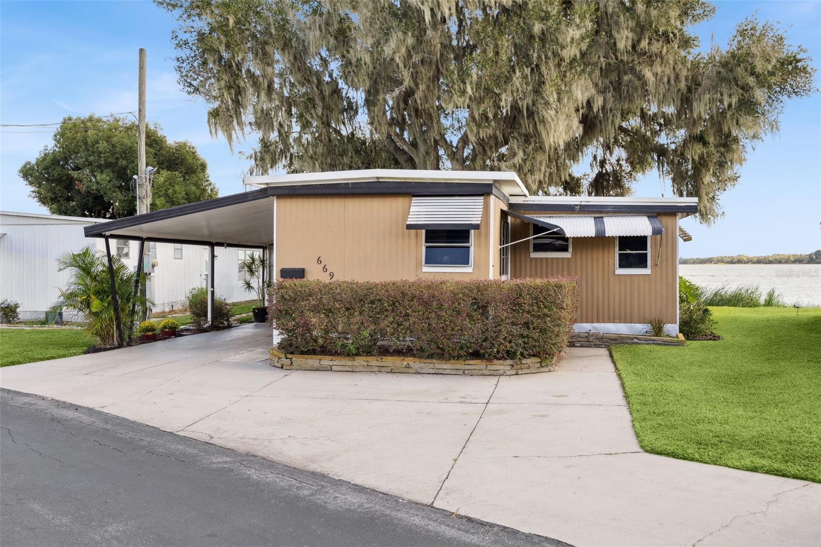 669 SINCLAIR CIRCLE